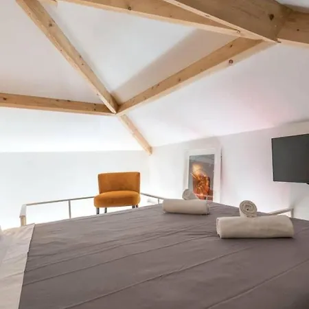 Apartamento Com Terraco * Lisbon
